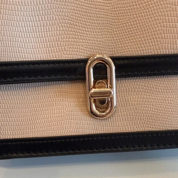 Jules Kae Chic Beige and Black Crossbody Bag - Picture 10 of 14